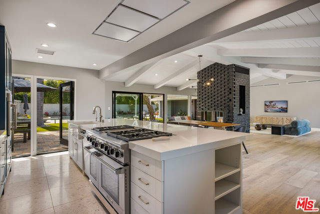 8400 Mulholland Drive, Los Angeles CA: https://media.crmls.org/mediaz/6b596e6b-1dfa-4640-80b7-894ac703f770.jpg