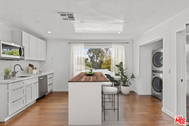 2240 Hillhurst Avenue, Los Angeles CA: https://media.crmls.org/mediaz/6b597ad2-a4ea-4f36-b34d-0be7acb41243.jpg