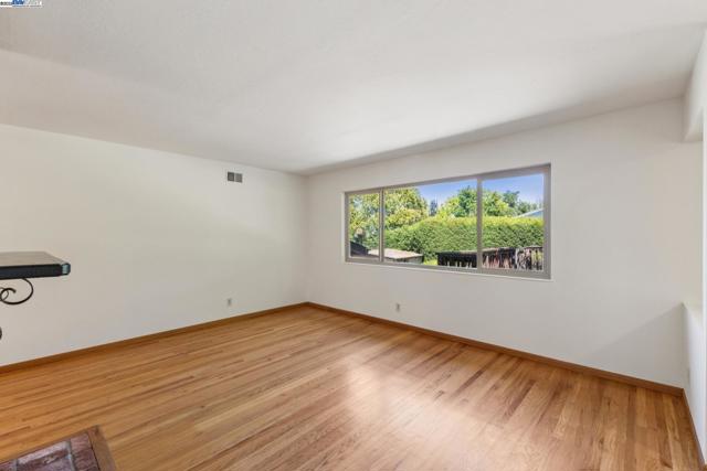4190 Sharab Ct, Pleasanton CA: https://media.crmls.org/mediaz/6b5aab76-1387-4d6a-bbd9-d5e88bcdacc7.jpg