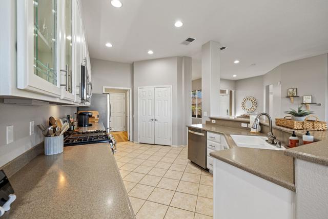 80464 Muirfield Drive, Indio CA: https://media.crmls.org/mediaz/6b5abe3b-7789-4e2d-87f1-557c0c9ce0c6.jpg