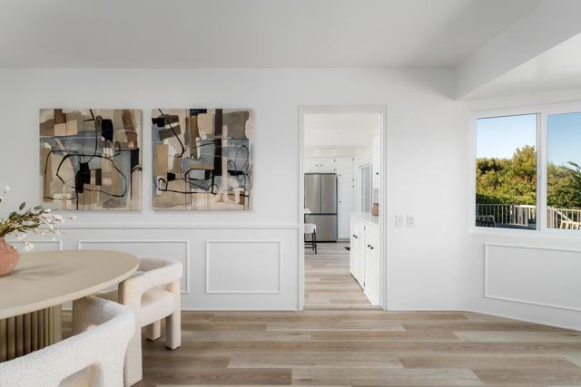 7850 Roseland Dr, La Jolla CA: https://media.crmls.org/mediaz/6b5ac302-aac9-46f3-9cdf-87e1212d3825.jpg