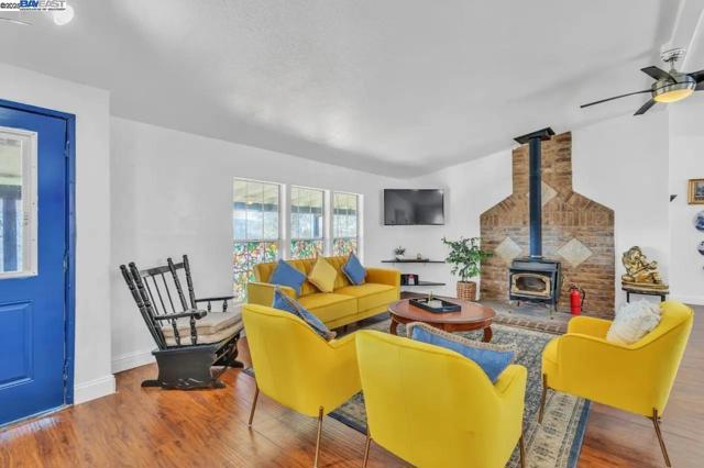 1170 Graceland Pl,  CA: https://media.crmls.org/mediaz/6b5ac7be-bf0a-4117-9c7f-749f1ffc7af8.jpg