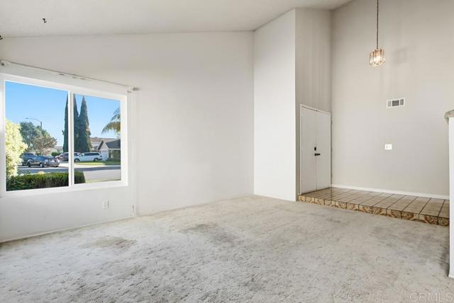 Detail Gallery Image 2 of 33 For 1237 Armstrong Cir, Escondido,  CA 92027 - 4 Beds | 2/1 Baths