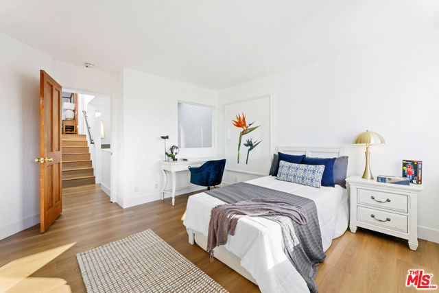 29221 Heathercliff Road, Malibu CA: https://media.crmls.org/mediaz/6b5aef94-a8d3-4ec5-bd27-c816d5a37080.jpg
