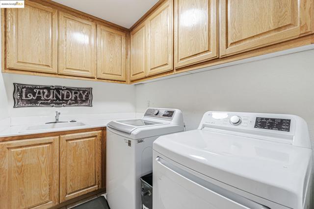 2480 Stanford Way, Antioch CA: https://media.crmls.org/mediaz/6b5af3d0-8a4f-4979-859a-ad39d09c9fb8.jpg