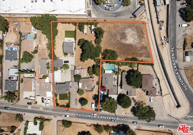 9722 Tujunga Canyon Boulevard, Tujunga CA: https://media.crmls.org/mediaz/6b5b1b06-90a5-434c-8f16-971211adf960.jpg