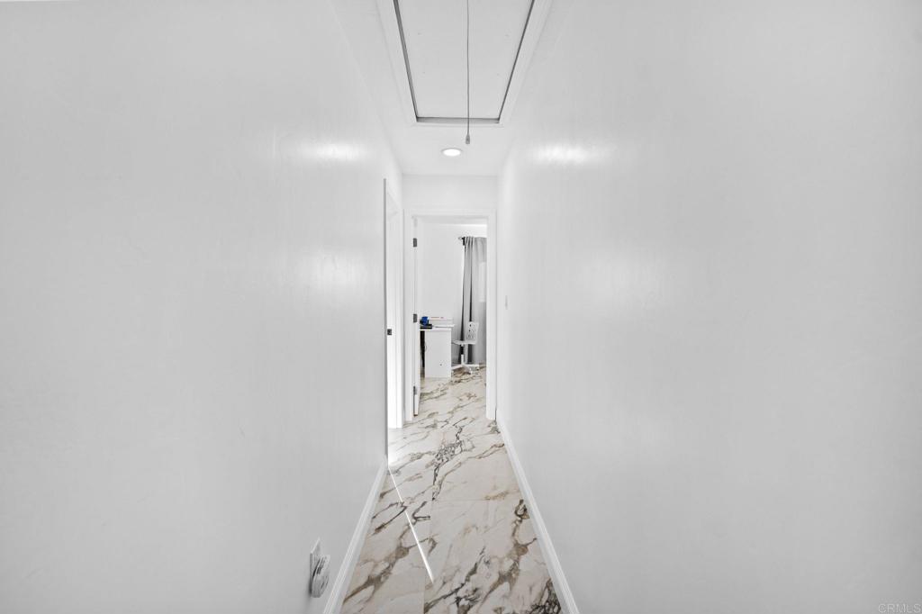 https://media.crmls.org/mediaz/6b5b3909-01da-4691-a99b-909f64f1e752.jpg?preset=X-Large