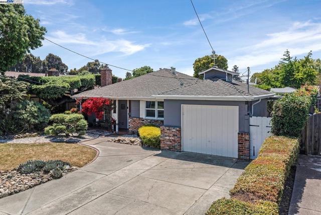 17473 Via Alamitos, San Lorenzo CA: https://media.crmls.org/mediaz/6b5b7a39-5a71-4d60-a787-ead99edb0711.jpg