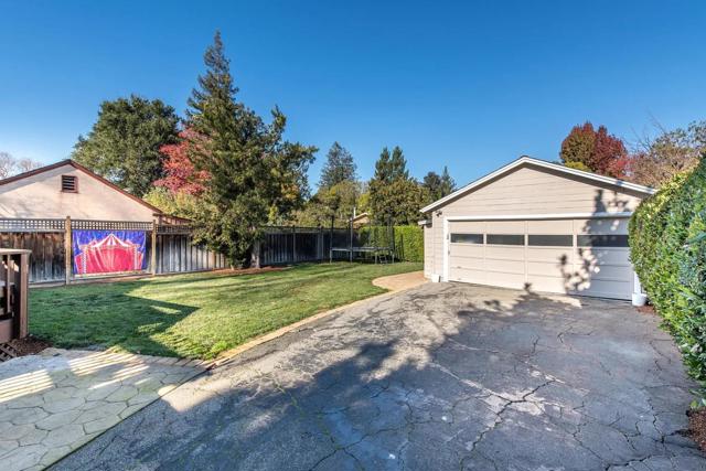 308 Princeton Road, Menlo Park CA: https://media.crmls.org/mediaz/6b5bb6e1-e272-4487-a265-8de206aeb8e9.jpg