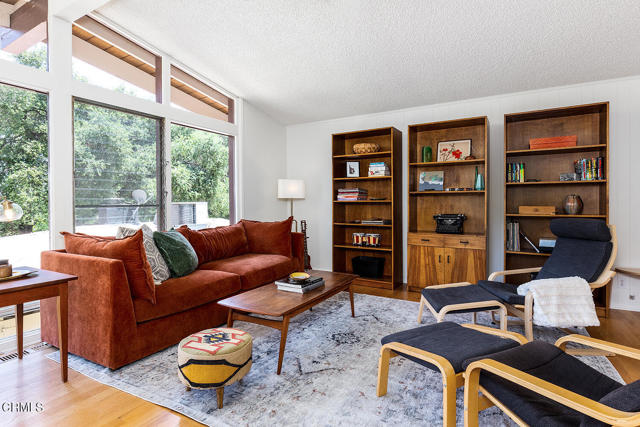 304 Mesa Lila Road, Glendale CA: https://media.crmls.org/mediaz/6b5bbb92-ae67-415f-942c-2b08dce10349.jpg