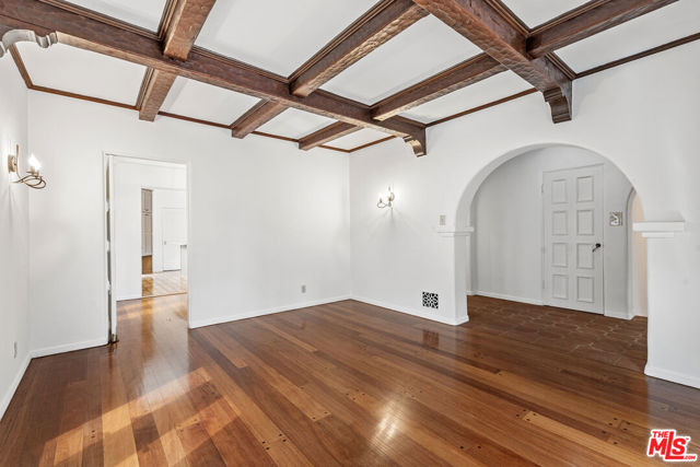 931 S Ogden Drive, Los Angeles CA: https://media.crmls.org/mediaz/6b5bc435-7bae-4034-aebf-41cc72da3718.jpg