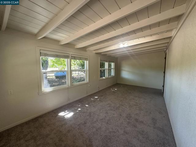 120 Sexton Rd, Sebastopol CA: https://media.crmls.org/mediaz/6b5c582f-b67f-448f-8a37-2d77b9de6219.jpg