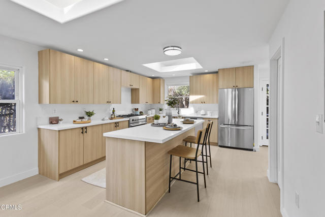 421 Donze Avenue, Santa Barbara CA: https://media.crmls.org/mediaz/6b5c668c-cbf3-4337-8665-cea550b32278.jpg
