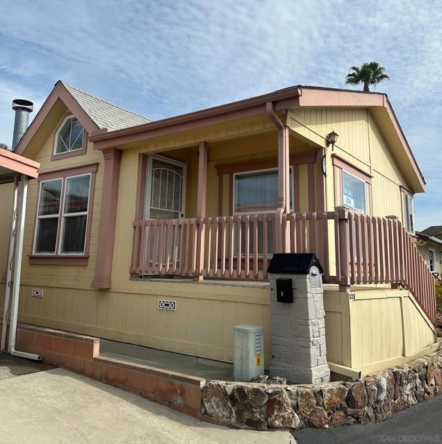 328 Killdeer, Oceanside CA: https://media.crmls.org/mediaz/6b5d0de1-940c-4044-96e9-6f804b096a69.jpg