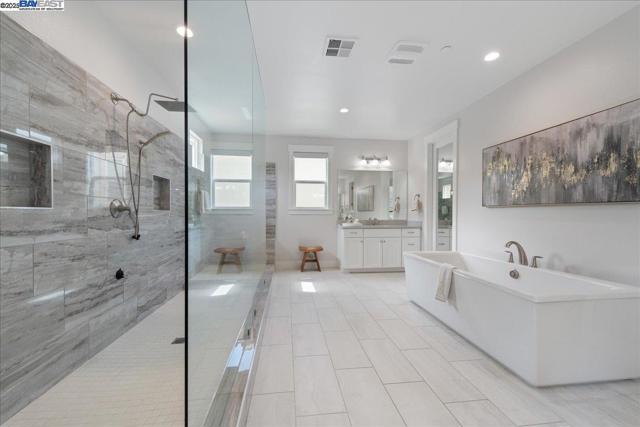 7259 Lembert Hills Dr, Dublin CA: https://media.crmls.org/mediaz/6b5d396d-11d5-4bb0-925f-477cd2c94e73.jpg