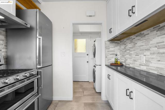 1222 Hollywood Ave, Oakland CA: https://media.crmls.org/mediaz/6b5dc89a-0df0-43ff-a32f-e8b268b35976.jpg