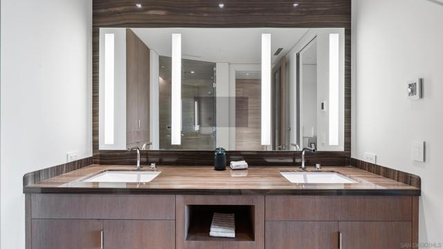 1230 Neptune Ave, Encinitas CA: https://media.crmls.org/mediaz/6b5e1400-cebd-49b4-af53-a444de1894ed.jpg