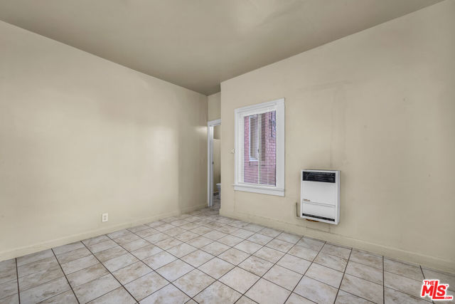 5734 S Broadway, Los Angeles CA: https://media.crmls.org/mediaz/6b5e1a8a-ddbc-4ab6-a5ab-6e285d8f9b2f.jpg