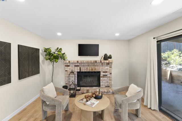 721 Woodmeadow Pl, Oakley CA: https://media.crmls.org/mediaz/6b5ea929-8c5e-4a6d-a665-884a888534f8.jpg
