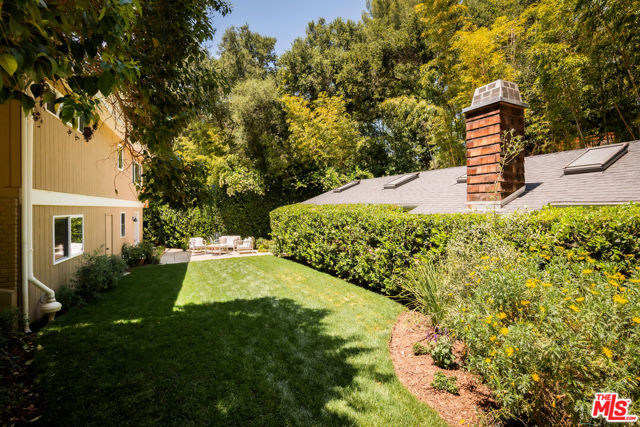 508 GLEN Trail, Topanga CA: https://media.crmls.org/mediaz/6b5efb0e-89d0-493d-8827-2b94146eccf5.jpg