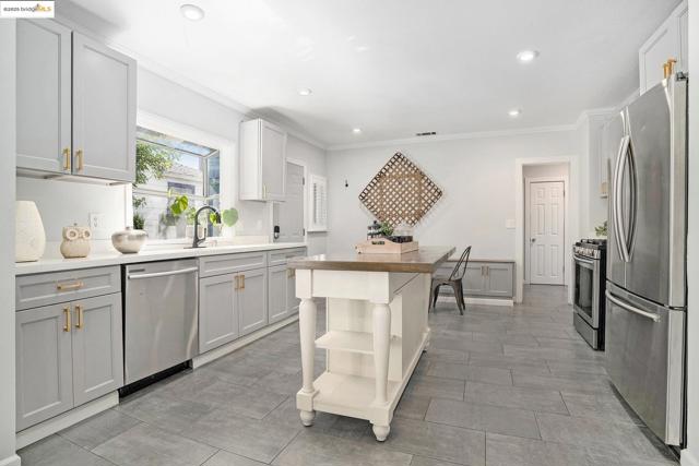1226 W Elm Street, Stockton CA: https://media.crmls.org/mediaz/6b5f2051-da78-4dab-86cd-f4b2db5adb73.jpg