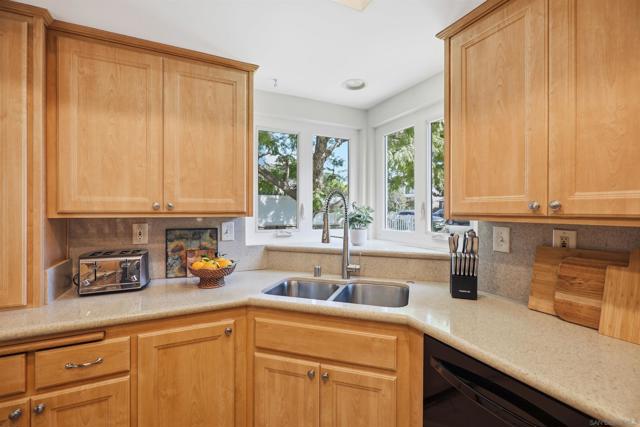 540 Country Club Lane, Coronado CA: https://media.crmls.org/mediaz/6b5f891f-89de-46cc-aefa-33d636d8bf05.jpg