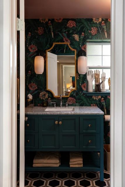 445 Oak Grove Avenue, Menlo Park CA: https://media.crmls.org/mediaz/6b600eac-390a-4cf7-9ba4-e4a4c638e393.jpg