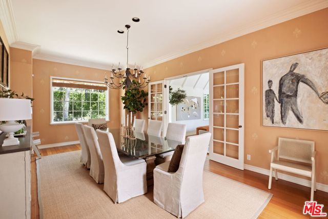 143 S Muirfield Road, Los Angeles CA: https://media.crmls.org/mediaz/6b60243d-8987-460f-b26d-053dde641b2a.jpg