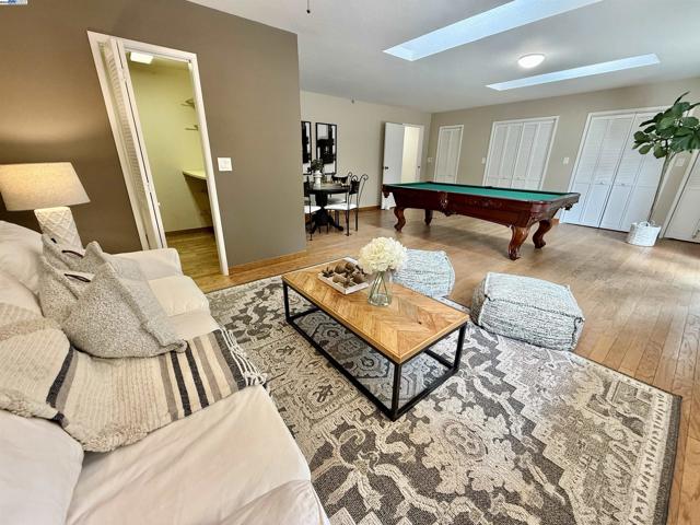 5647 Southbrook Dr, Clayton CA: https://media.crmls.org/mediaz/6b60b845-f36f-4b09-b55e-376d9f5fd63f.jpg