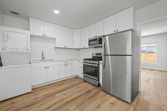 6979 81 Amherst, San Diego CA: https://media.crmls.org/mediaz/6b60c811-0343-4dfd-8669-162b83545ef6.jpg