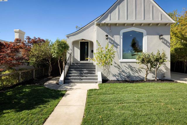 135 Morningside Drive, San Anselmo CA: https://media.crmls.org/mediaz/6b60fd99-79a1-418e-aeb4-666b25c447a1.jpg