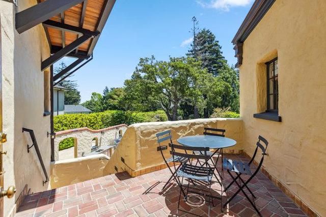 2307 Easton Drive, Burlingame CA: https://media.crmls.org/mediaz/6b6178a7-cfb4-4d8c-a20d-264839725fb0.jpg