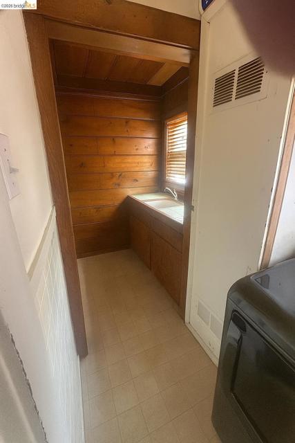 Image 21 of 40 For 1075 47th St