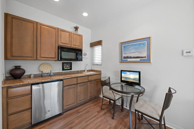 39060 Kilimanjaro Court, Palm Desert CA: https://media.crmls.org/mediaz/6b61db3e-36e5-4c0c-981f-00e43a300e1c.jpg