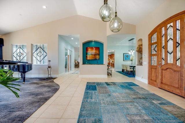 2860 Via Rancheros Way, Fallbrook CA: https://media.crmls.org/mediaz/6b61dd13-604e-4886-b0aa-19751e53892d.jpg