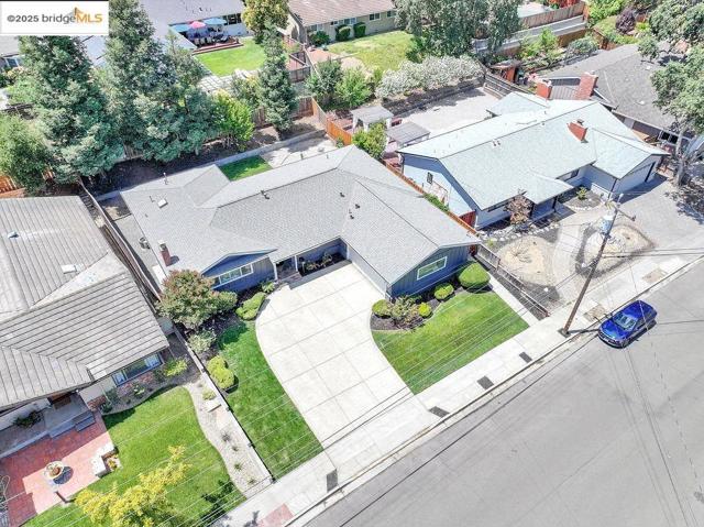 789 E Angela St, Pleasanton CA: https://media.crmls.org/mediaz/6b61dd78-835e-40d1-9aa3-490658a41379.jpg