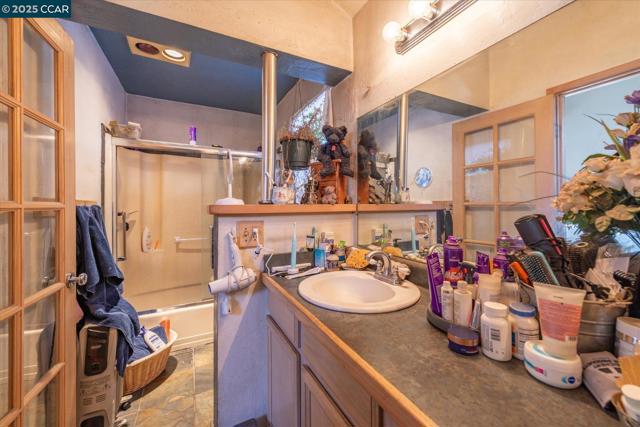 2201 Scott Peak Pl 49,  CA: https://media.crmls.org/mediaz/6b6309a6-e036-457f-b3db-9af76822f20e.jpg