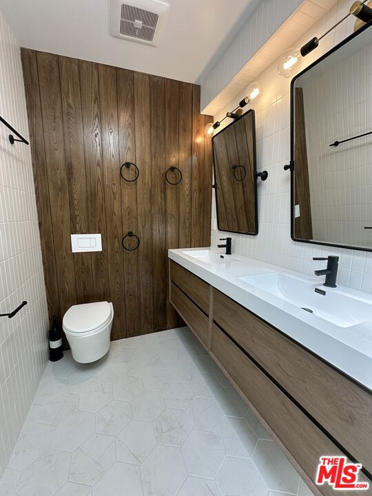 7460 Woodrow Wilson Drive, Los Angeles CA: https://media.crmls.org/mediaz/6b6339b8-b927-45c7-b824-b1dbcc175aa2.jpg