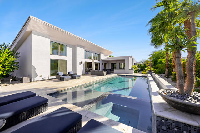 1 Via Merenda, Rancho Mirage CA: https://media.crmls.org/mediaz/6b633bc1-a9d6-4a9c-bd26-ce11f74b4d23.jpg