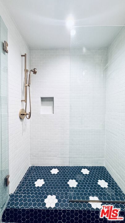 https://media.crmls.org/mediaz/6b639247-b457-40ed-a8f6-659bb4c1b6f8.jpg?preset=X-Large