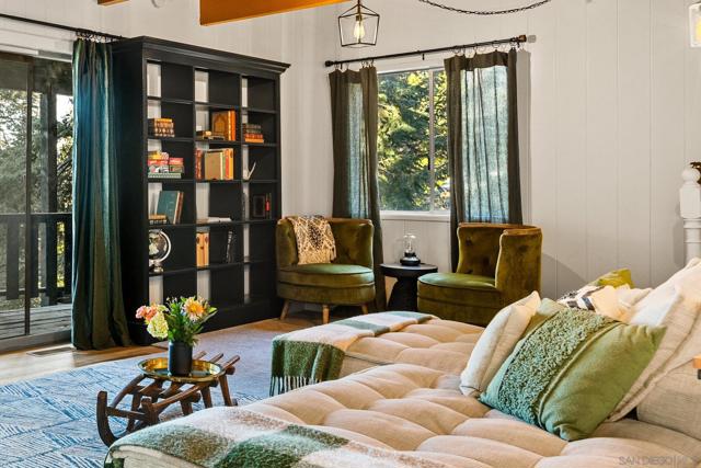 720 Buckingham Sq, Lake Arrowhead CA: https://media.crmls.org/mediaz/6b641369-7868-4fb3-b980-0a2b5ccb3a63.jpg