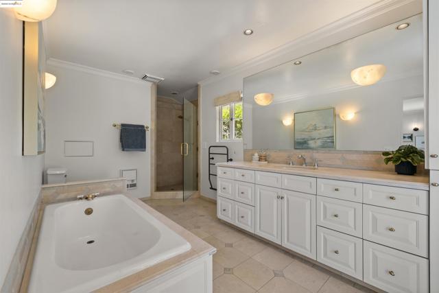 5701 La Salle Ave, Oakland CA: https://media.crmls.org/mediaz/6b64797e-b155-4c3a-b438-319c80b64f50.jpg
