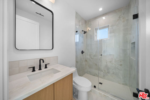 1688 N Sierra Bonita Avenue, Pasadena CA: https://media.crmls.org/mediaz/6b64ddc4-5a7d-44e0-9b76-08c62d30bc2c.jpg