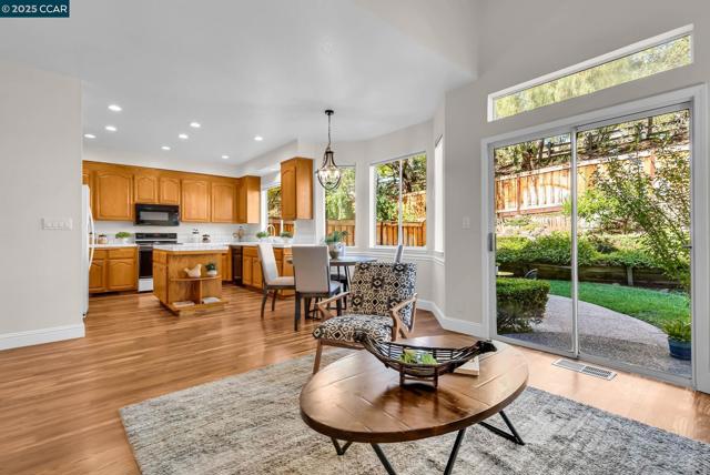 337 Saclan Terrace, Clayton CA: https://media.crmls.org/mediaz/6b650fb1-5014-4e24-889e-609a4e4a50ee.jpg