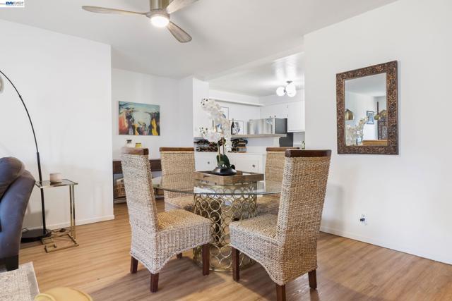 5405 Carlton St, Oakland CA: https://media.crmls.org/mediaz/6b655efa-e58e-4d11-9361-43c24d9ac017.jpg