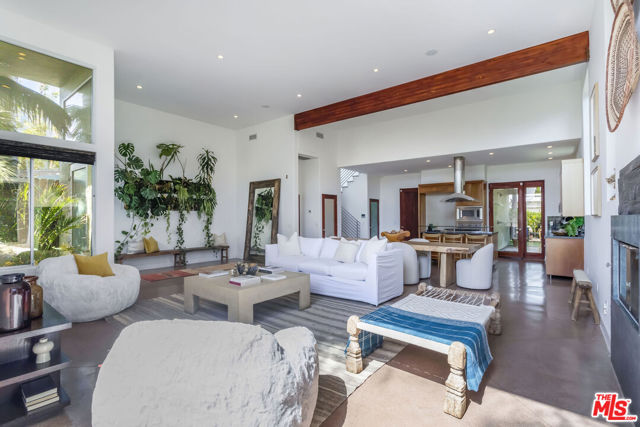 2336 Boone Avenue, Venice CA: https://media.crmls.org/mediaz/6b65b136-01fc-4db0-9843-8d328f44711a.jpg