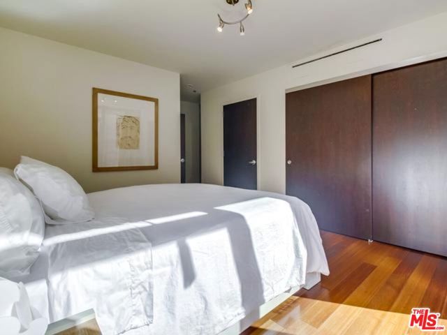 1100 S Hope Street, Los Angeles CA: https://media.crmls.org/mediaz/6b661249-56a7-479f-becd-d626bd307b09.jpg