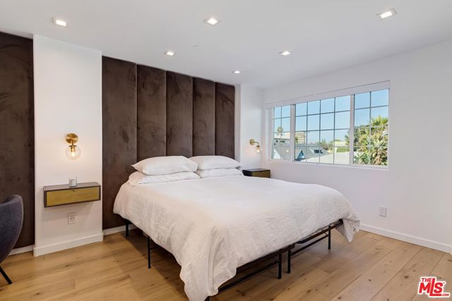 1521 S HAYWORTH Avenue, Los Angeles CA: https://media.crmls.org/mediaz/6b66b440-75ac-4922-94cb-3b4f20c31818.jpg