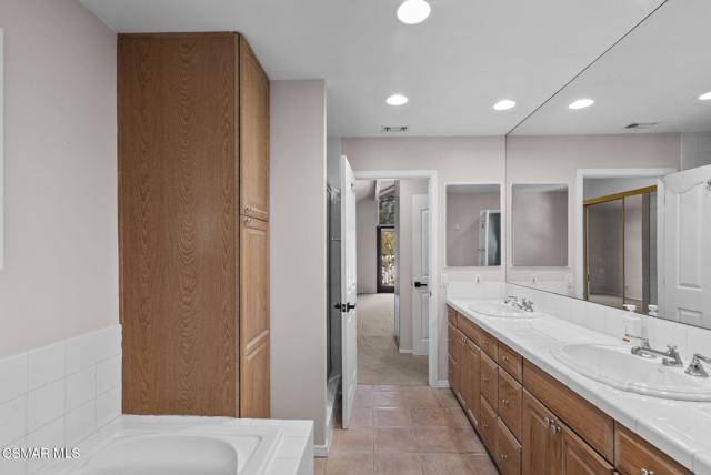 4411 Regents Court, Westlake Village CA: https://media.crmls.org/mediaz/6b672aa7-83c1-4c4e-a853-c8cc082171eb.jpg