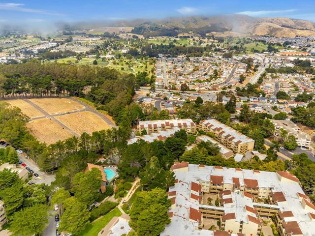 377 Mandarin Drive, Daly City CA: https://media.crmls.org/mediaz/6b68ef02-7d81-4787-9f1d-0ddceb02201a.jpg